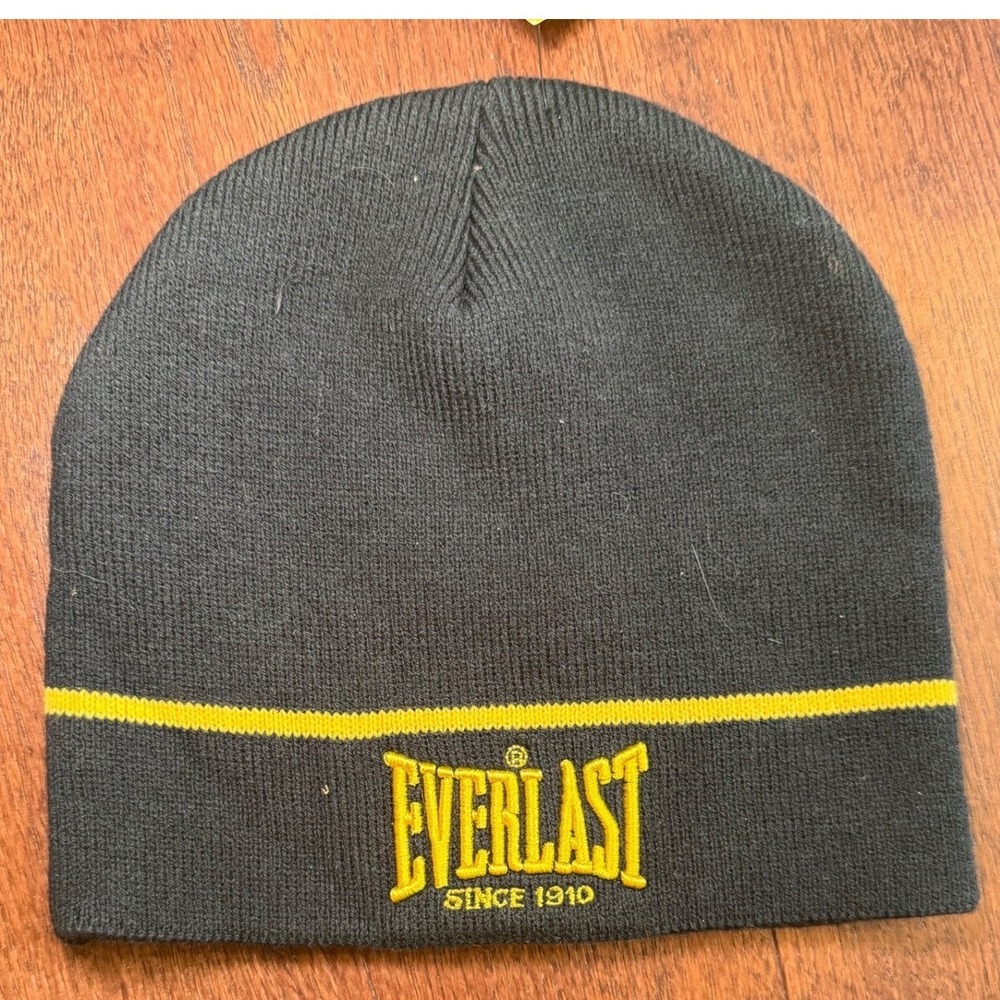 Everlast Mens Black Knit Beanie Hat Yellow Embroidered Logo Athletic Skull Cap